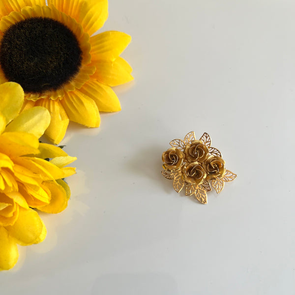 Enchanting Vintage Gold Brooch Adorned with Delicate Roses